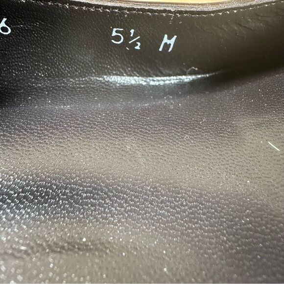 Stuart Weitzman Brown Low Heeled Pumps with Bow Detail Women’s Size 5. - Picture 8 of 8